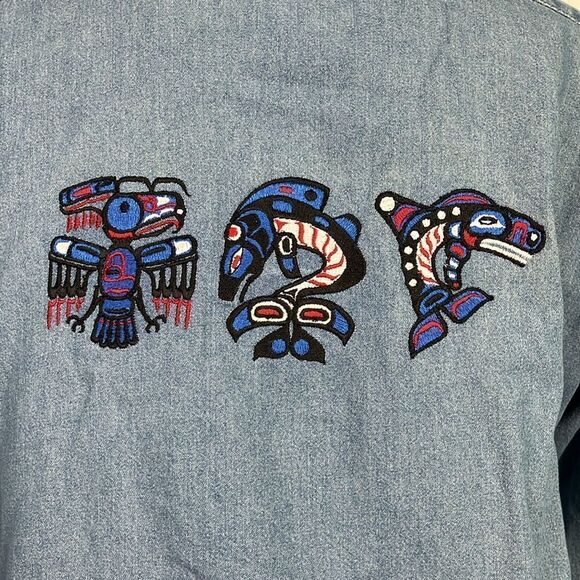 Totem Pole NW Indian Art Embroidered Denim Chambray Top Large Unique - Picture 5 of 6